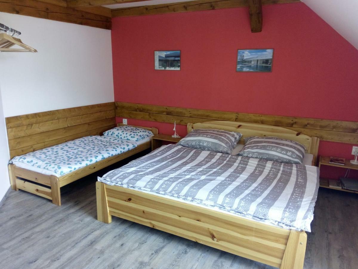 Family House 94 Apartman Prosecne Kültér fotó